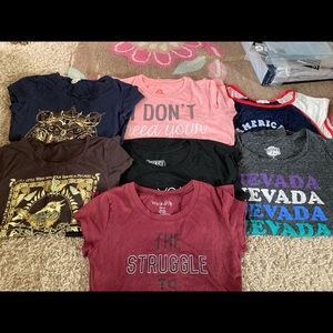 7 women’s T-shirts’